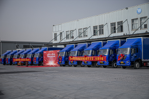 龍行天下，以客為先 東風(fēng)商用車百臺快遞明星車批量交付德邦快遞