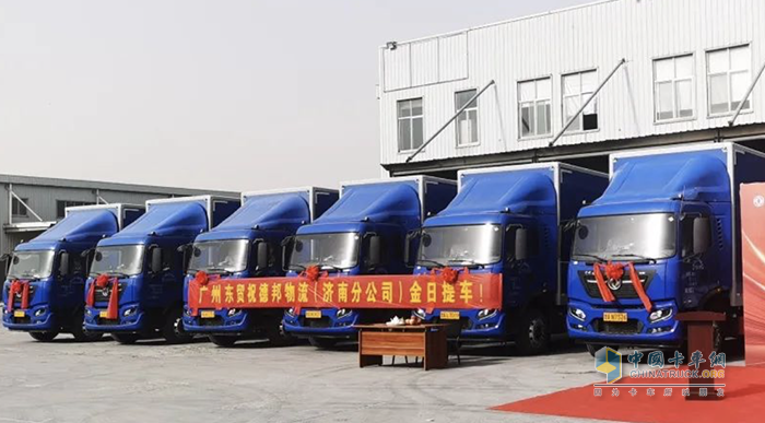雙喜臨門，搭載東風(fēng)康明斯發(fā)動(dòng)機(jī)車輛又雙叒叕交付客戶