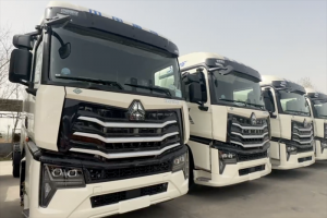 豪沃配濰柴 財(cái)源滾滾來 中國(guó)重汽豪沃MAX燃?xì)饪爝f車交付石家莊大客戶！