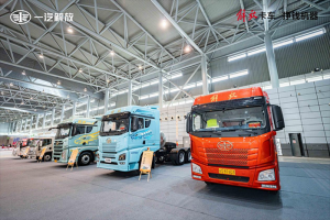星域概念車亮相“第十屆5.2卡友節(jié)”，創(chuàng)領(lǐng)低碳轉(zhuǎn)型新路徑