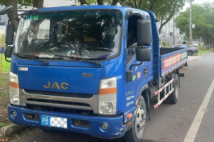 上海奉賢何師傅：開江淮1卡帥鈴，啃下家具運輸這塊最難啃的“硬骨頭”