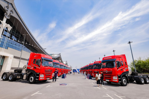 東風(fēng)商用車(chē)2024上半年燃?xì)廛?chē)銷(xiāo)量搶眼，位居行業(yè)前列