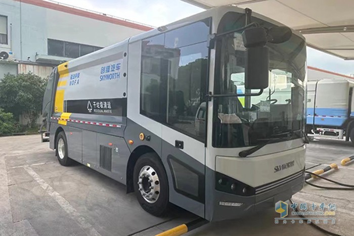 上海松江：垃圾車(chē)與“公交車(chē)”融為一體？這款新能源壓縮式垃圾車(chē)科技性能大有看頭