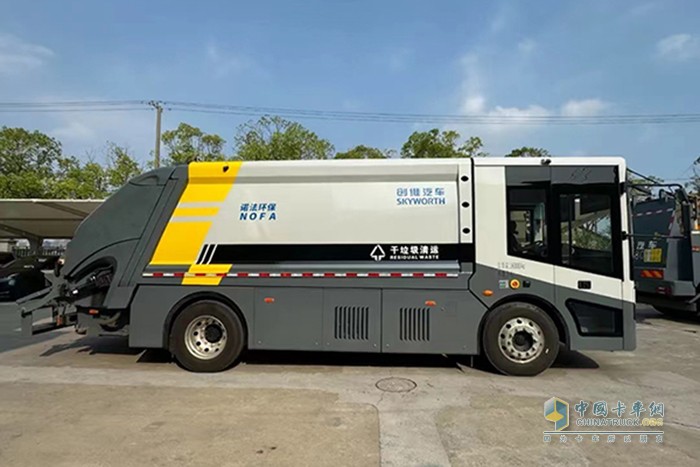 上海松江：垃圾車(chē)與“公交車(chē)”融為一體？這款新能源壓縮式垃圾車(chē)科技性能大有看頭