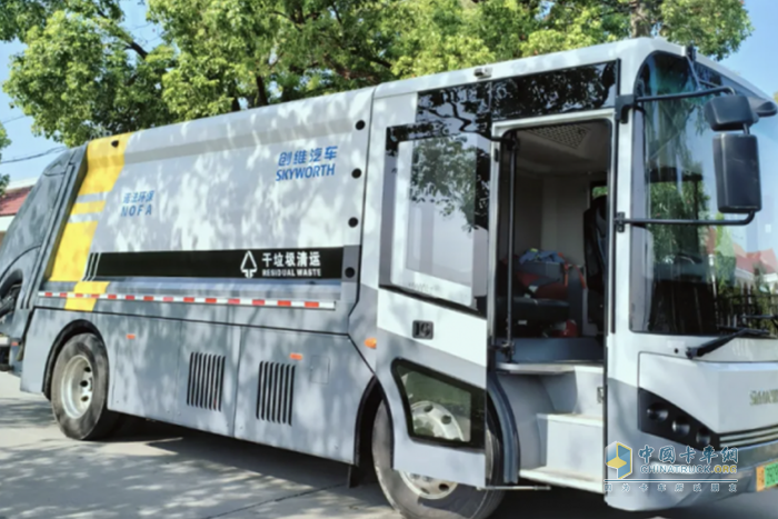 上海松江：垃圾車(chē)與“公交車(chē)”融為一體？這款新能源壓縮式垃圾車(chē)科技性能大有看頭