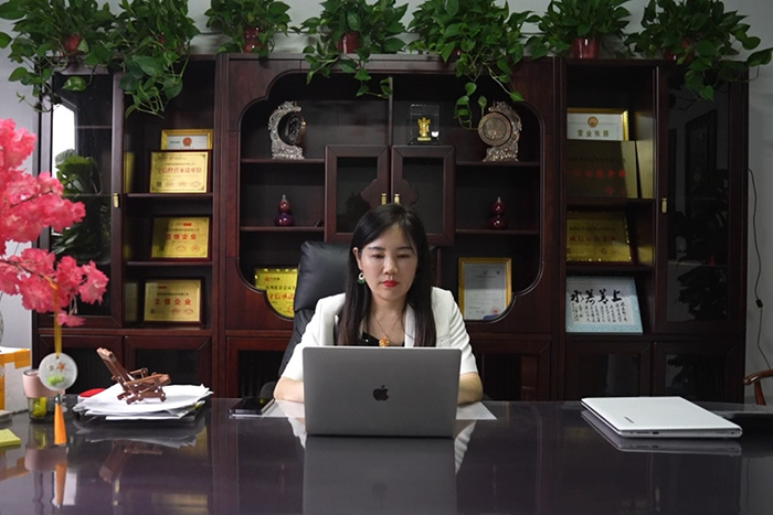 【發(fā)現(xiàn)信賴】綠色創(chuàng)領(lǐng)，比亞迪混動(dòng)輕卡與劉華共展未來