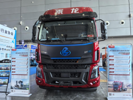乘龍H5充換電牽引亮相市政工程展，新能源市政大有可為