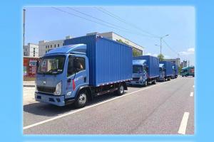 高峰時節(jié)運(yùn)輸季藍(lán)擎輕卡火熱交車不停歇！