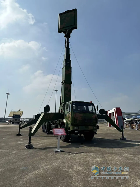 北奔重汽多型裝備底盤亮相第十五屆中國(guó)國(guó)際航空航天博覽會(huì)