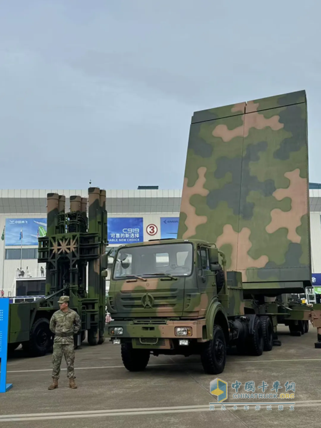 北奔重汽多型裝備底盤亮相第十五屆中國(guó)國(guó)際航空航天博覽會(huì)