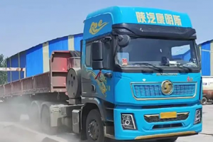 可靠?jī)?yōu)先，服務(wù)到位，王老板說(shuō)：砂石料選車認(rèn)準(zhǔn)這兩點(diǎn)！