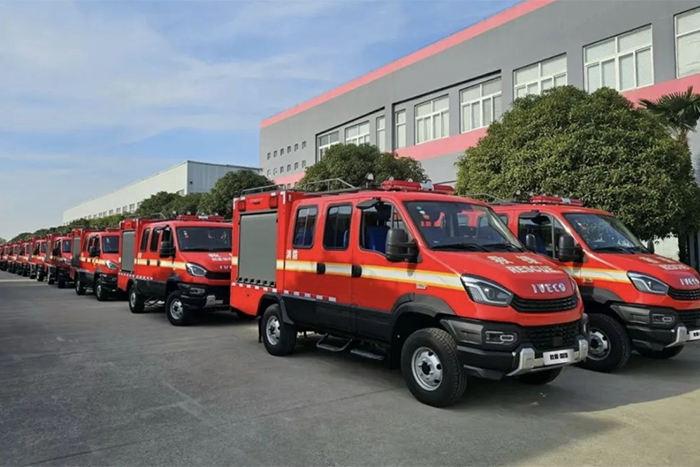 行業(yè)大單！南京依維柯歐霸·雷霆森林消防用車批量交付！