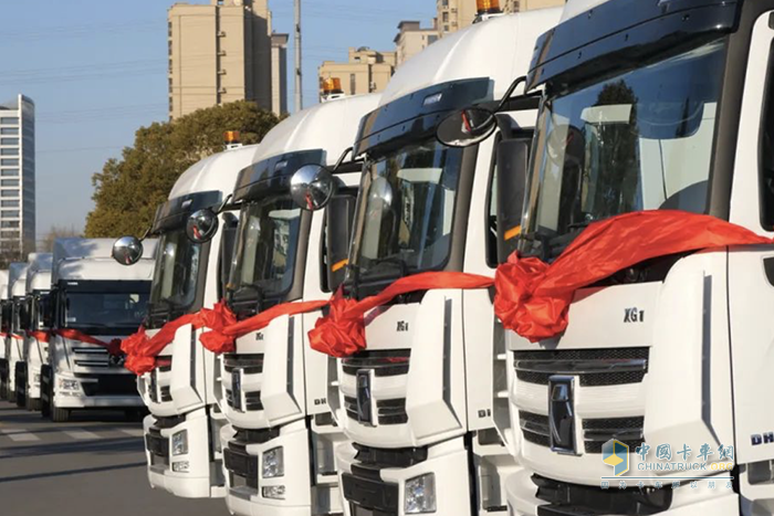 300臺(tái)發(fā)車！徐工重卡擂響戰(zhàn)鼓奔赴海外
