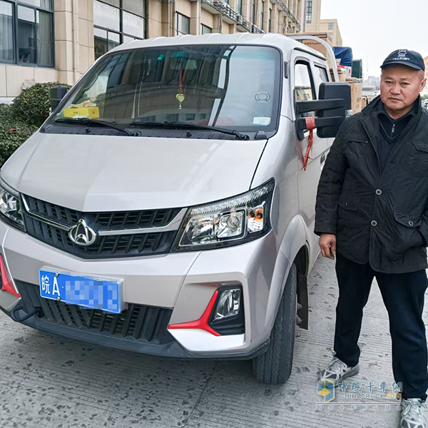 徐師傅：“跑貨運(yùn)多年，還是長安跨越王X7最讓我滿意！”