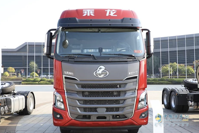顱內(nèi)努力？有乘龍H7 4×2港口牽引車，努力沒壓力！