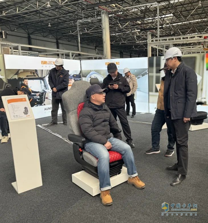 伊思靈華泰2025首場產品創(chuàng)新技術交流展走進河北長征