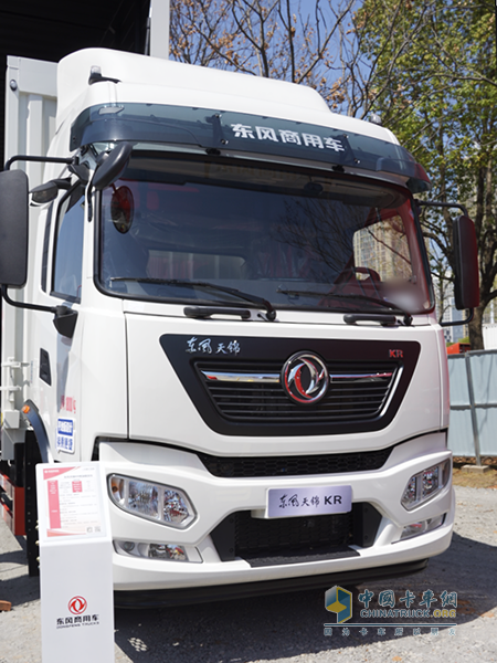東風商用車：兩場簽約！喜獲700+400大單