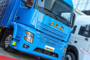續(xù)航400公里！雙槍2C快充+電驅(qū)橋加持，江淮跨越X5來(lái)襲