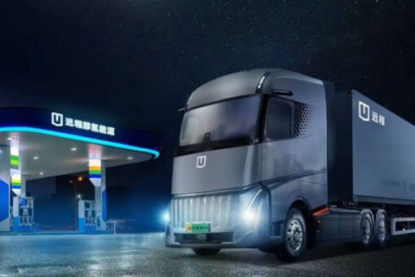2025上海車(chē)展吉利控股集團(tuán)醇?xì)淇萍颊古_(tái)全球首秀 醇?xì)潆妱?dòng)商用車(chē)將展出