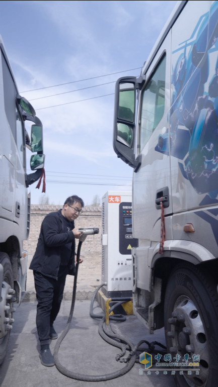 單月立省15000元！山西霍州卡友分享歐曼星翼純電牽引車的“經(jīng)濟賬”