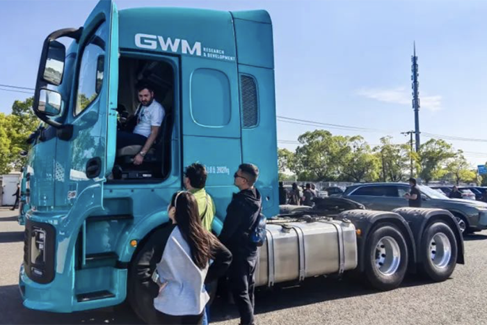 千余外賓 聽長城商用車CTO介紹公路強(qiáng)者如何煉成！