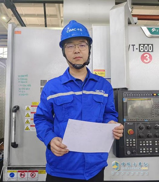 中集車輛旗下駐馬店華駿鑄造公司鐘源同志榮獲“全國勞動模范”榮譽(yù)稱號！