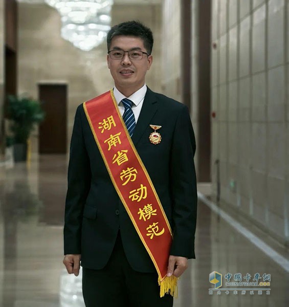 喜報(bào)！肖乾亮榮膺“湖南省勞動(dòng)模范”！