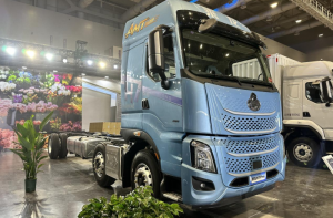 百公里油耗21L！乘龍H7 Pro 6x2載貨車助您多拉快跑穩(wěn)創(chuàng)富