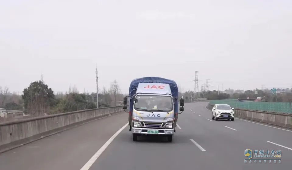 混動1號·駿鈴聚寶盆城內(nèi)城際暢通無憂，為成都涂老板創(chuàng)造更多價(jià)值！