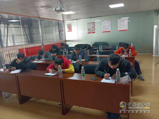 保障卡友用車無(wú)憂，江淮1卡1號(hào)服務(wù)以賽促訓(xùn)提技能