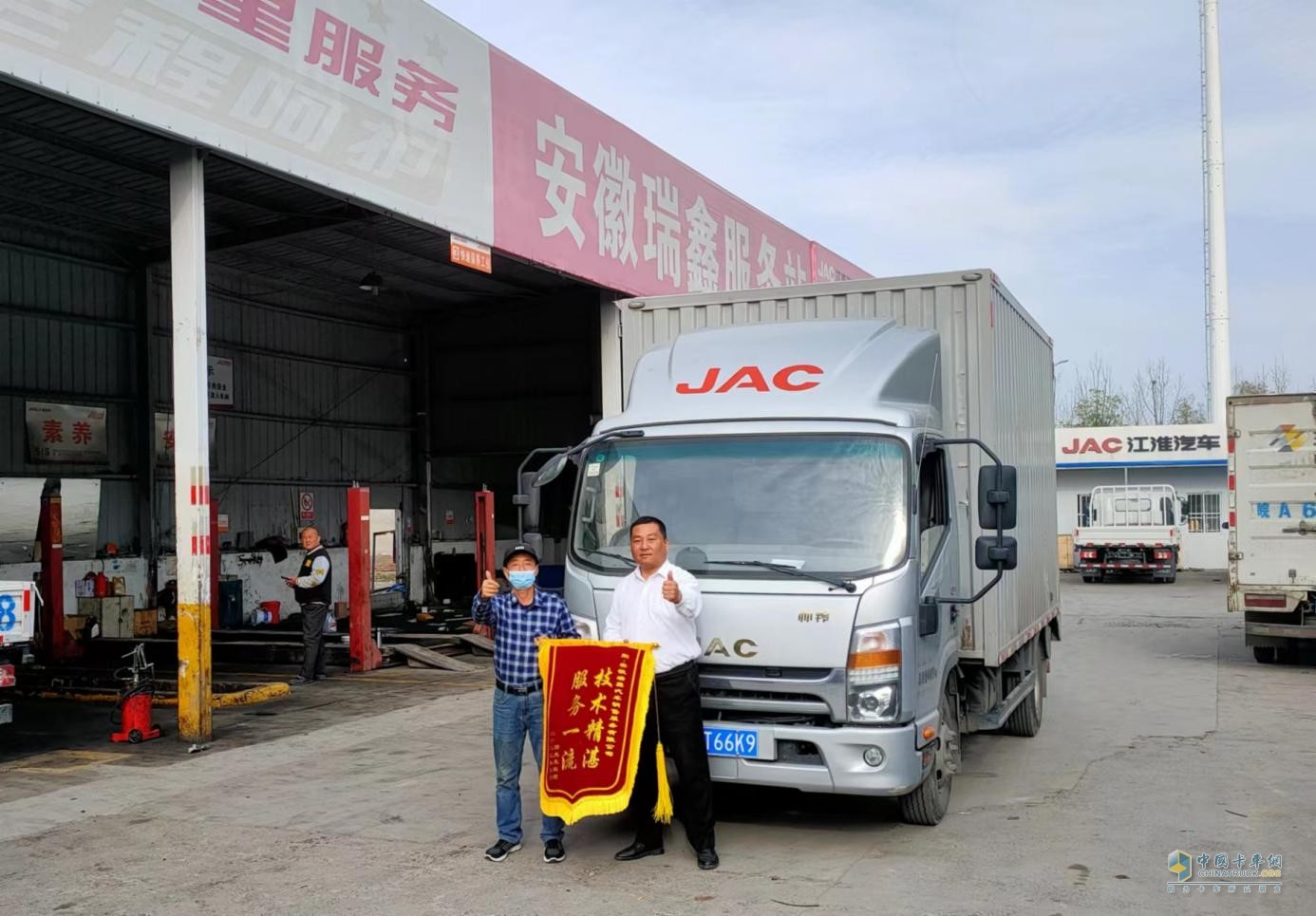深夜救援、跟車維修，江淮1卡1號(hào)服務(wù)是卡友運(yùn)輸?shù)馁N心保障