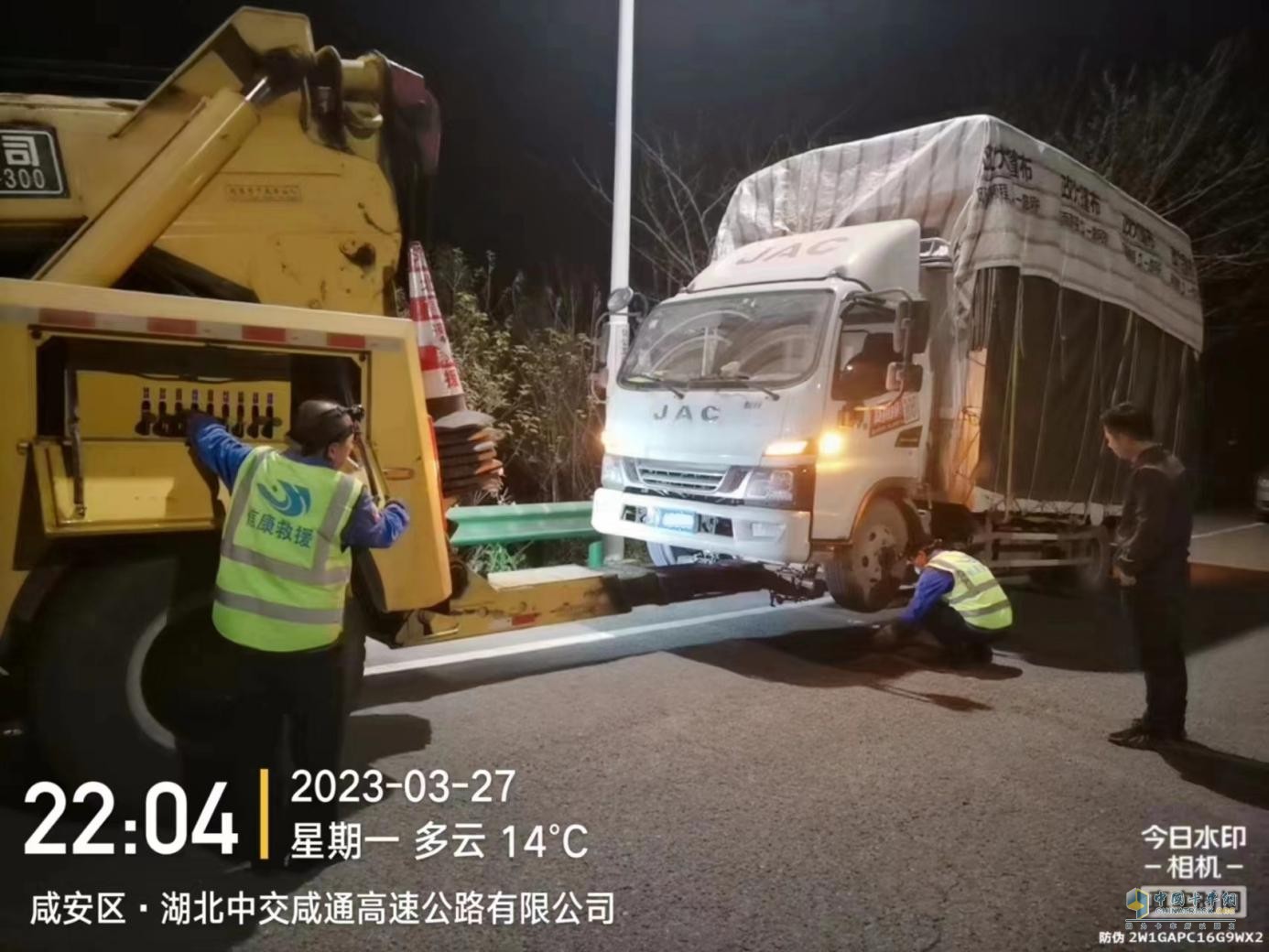 深夜救援、跟車維修，江淮1卡1號(hào)服務(wù)是卡友運(yùn)輸?shù)馁N心保障