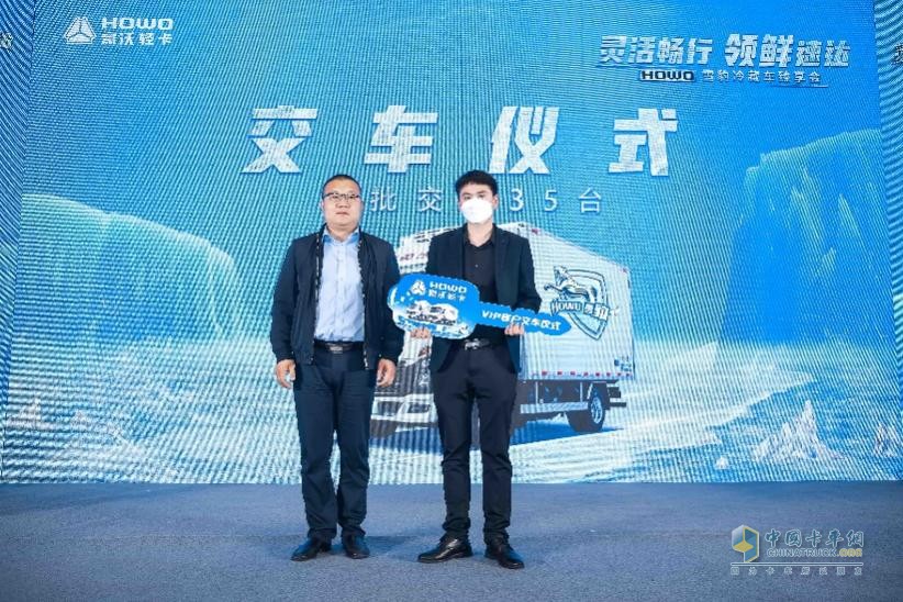 靈活暢行 領(lǐng)鮮速達(dá) HOWO雪豹冷藏車成為江蘇冷鏈運(yùn)輸行業(yè)高效創(chuàng)富利器