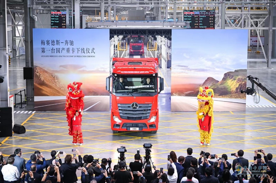 【見證品牌力量】“打動(dòng)中國(guó)心”！奔馳卡車榮膺“卓越品牌創(chuàng)新傳播金獎(jiǎng)”