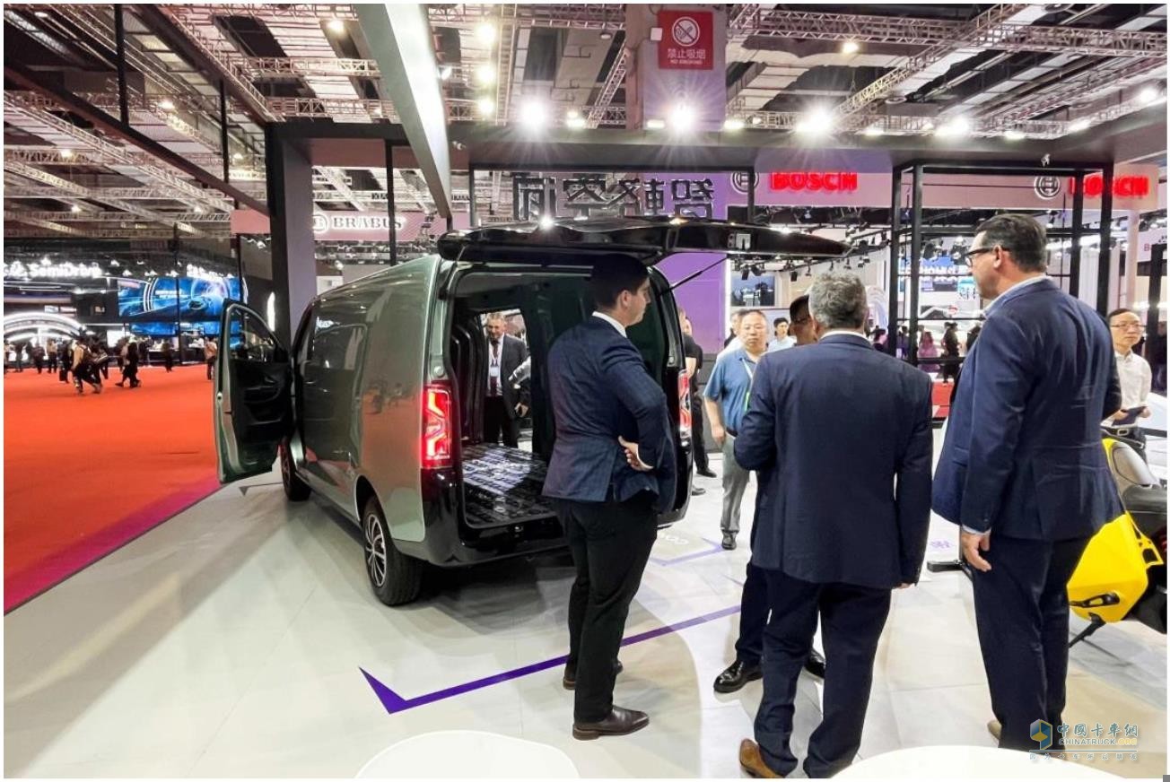 引領(lǐng)中國智慧物流車新風(fēng)向！金琥 EV48 亮相上海車展