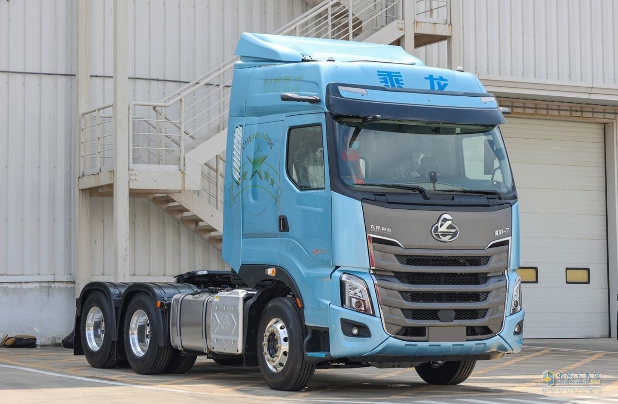 乘龍H5V、乘龍H7喜獲“金蜂盛典”卡車兄弟信賴車型獎(jiǎng)