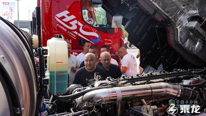 現(xiàn)場訂車695臺，乘龍H5超輕版玉柴LNG晉中上市