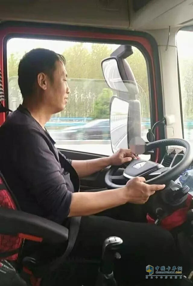 山西楊師傅：天天有買豪沃MAX燃?xì)廛嚨模紗栁疫@車咋樣？