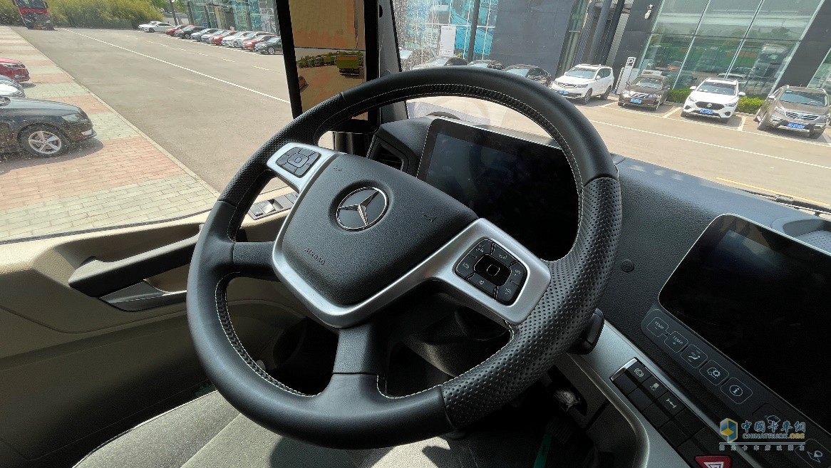 卡車有必要配置安全氣囊嗎？來(lái)看奔馳卡車給出的答案
