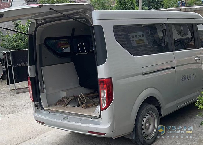 第一次買貨車就選擇了長安跨越，張阿斌選車的方式是信賴！
