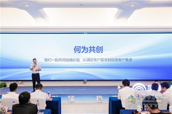 現(xiàn)場(chǎng)簽約超百臺(tái)！宇通重卡全系新品亮相南京