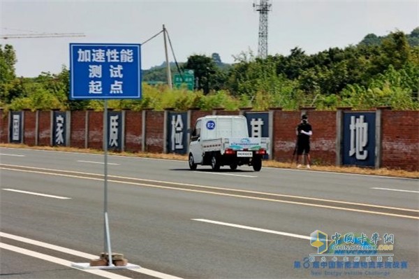 北汽雷馳新能源旗艦“小卡”閃耀上市！新能源MINI卡斬獲四項大獎