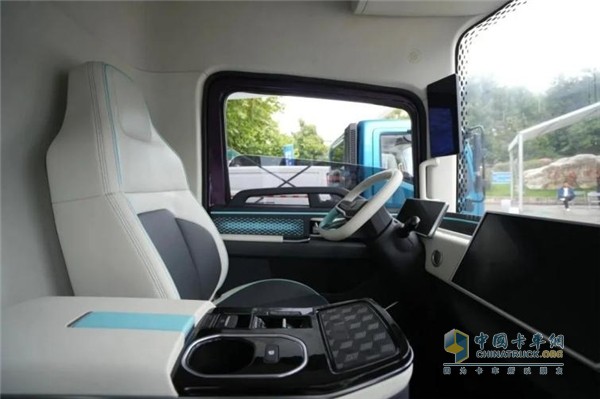 hin震撼！東風(fēng)輕型車“硬核產(chǎn)品”讓您大飽眼福