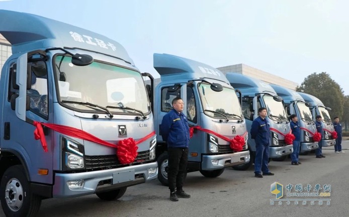 300臺發(fā)車、500臺簽約！徐工漢馳新能源輕卡震撼開局