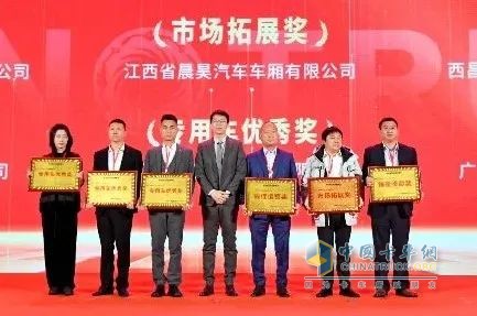 新能源業(yè)務(wù)大幅增長！中國重汽成都商用車2024年合作伙伴大會收官