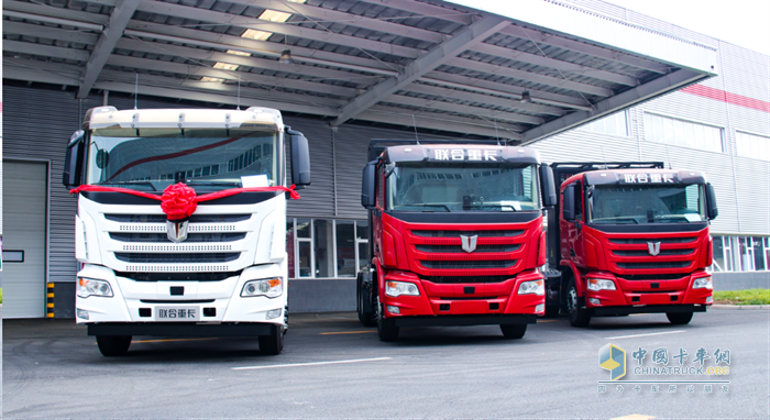 現(xiàn)場交付30臺！聯(lián)合重卡新能源車型助力電動宜賓綠色發(fā)展
