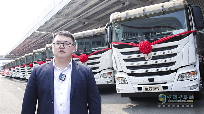 現(xiàn)場交付30臺！聯(lián)合重卡新能源車型助力電動宜賓綠色發(fā)展