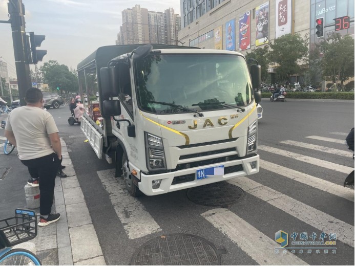 再開十年江淮1卡駿鈴金飯碗，水果批發(fā)老師傅為什么這樣說？