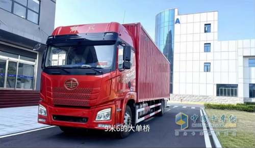 快遞“百米賽道”，解放大單橋載貨顯身手