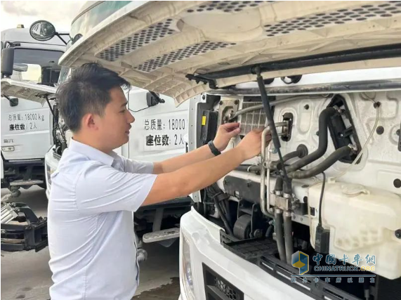 環(huán)衛(wèi)科普：環(huán)衛(wèi)車輛秋季“養(yǎng)生”攻略早知道！